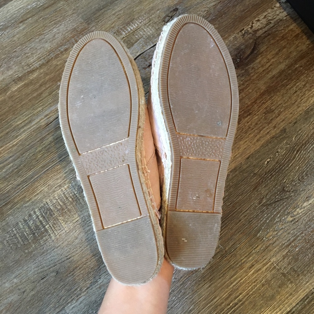 Women’s Clogs - Picture 4 of 6